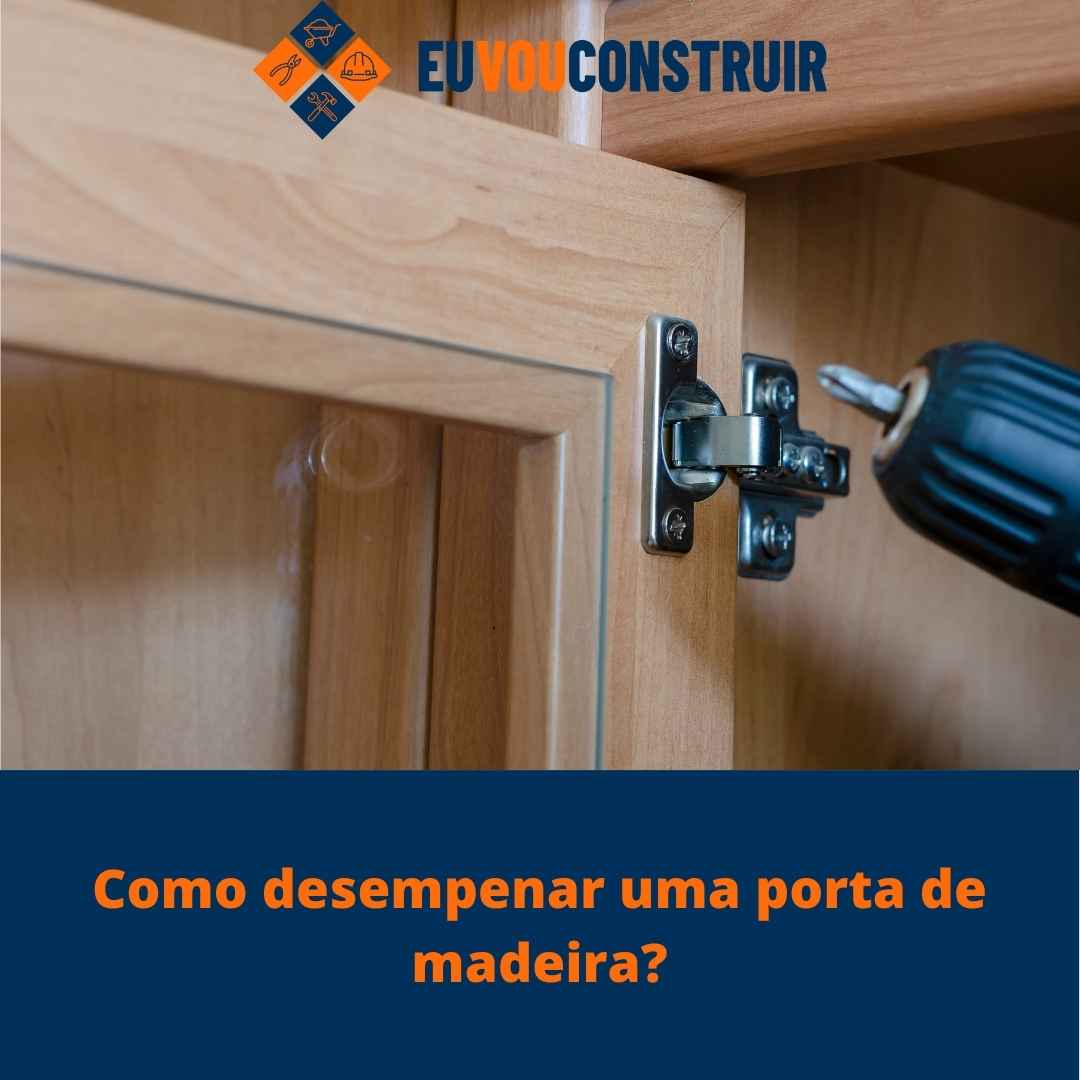 Como desempenar uma porta de madeira?